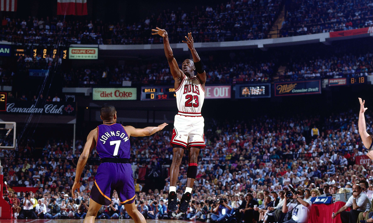 蒂姆重返赛场，重要助攻首场状态出色，公牛观众沸腾！